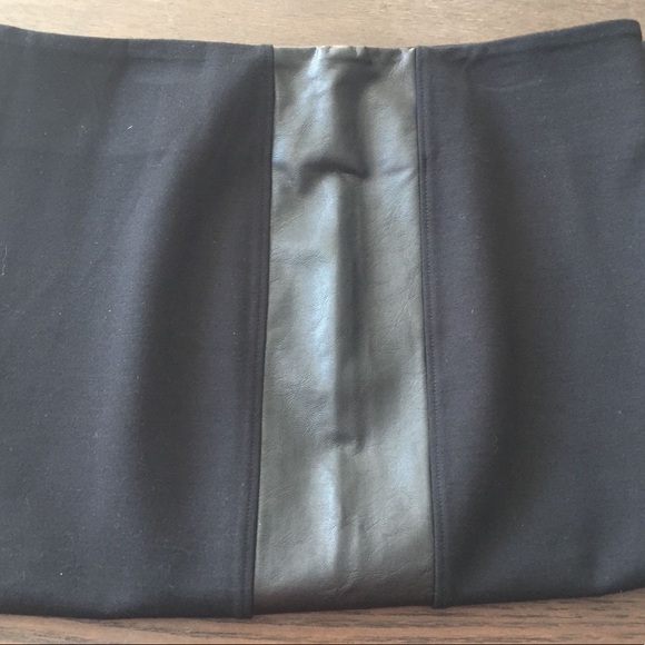 Black midi skirt with faux leather panels - Picture 8 of 11